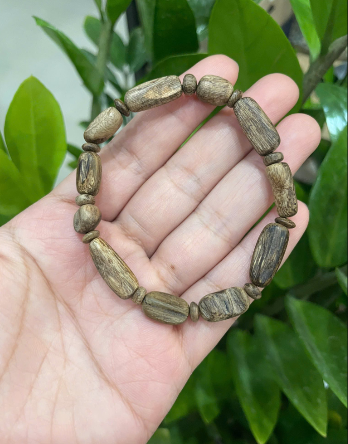 Vòng Tay Trầm Hương Sau 3 Năm Sử Dụng 23